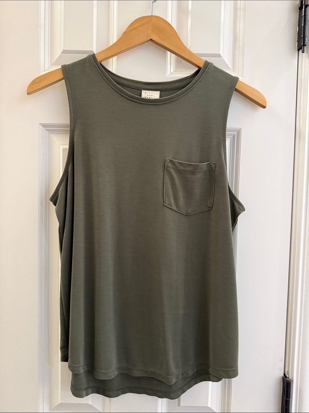 Sleeveless Pocket Tank Top - Olive